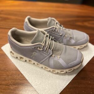On Cloud Women’s Sneakers Shoes Size 9 Light Purple & White Cloud 5 OC